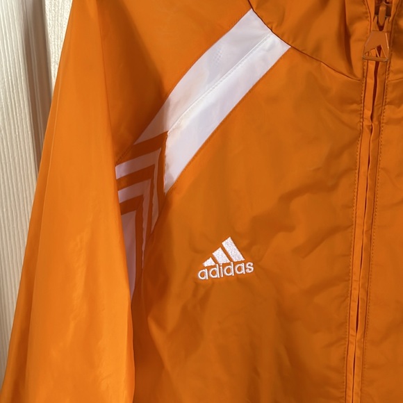 New Adidas waterproof wind breaker size XL - Picture 3 of 4